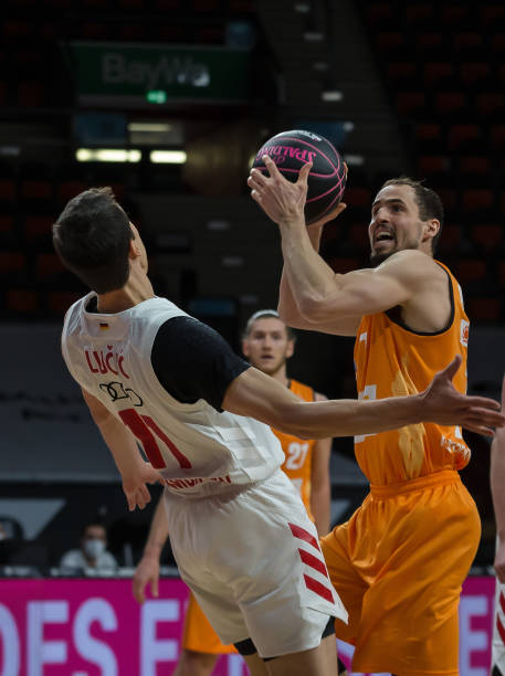 引人注目的 引人注目的