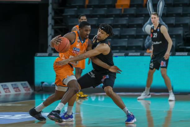 教练深谙现 教练深谙现